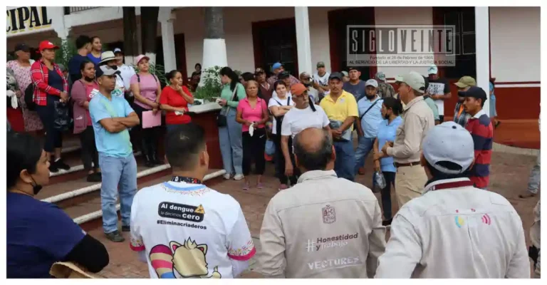 Gobierno de Carácuaro, ciudadanía y autoridades de salud combaten al dengue con jornada de descacharrización