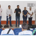 Hever Tentory promueve en el CECYTEM de Carácuaro la nueva carrera de Medicina de la Universidad para el Bienestar