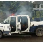 Incendian patrulla y retienen a policías durante protesta en comunidad de Paracho; exigen mayor seguridad
