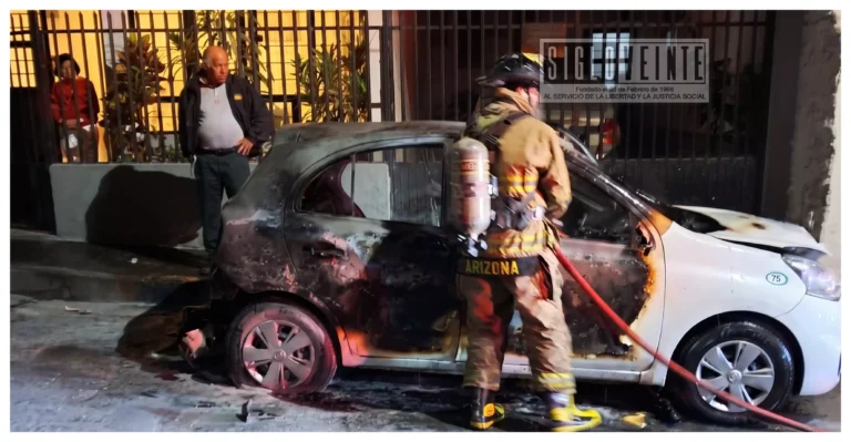 Incendian taxi en barrio de Uruapan; investigan posible ataque con artefacto incendiario