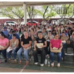 Inicia entrega de tarjetas bancarias de la Beca Rita Cetina para estudiantes de primaria en Huetamo y San Lucas