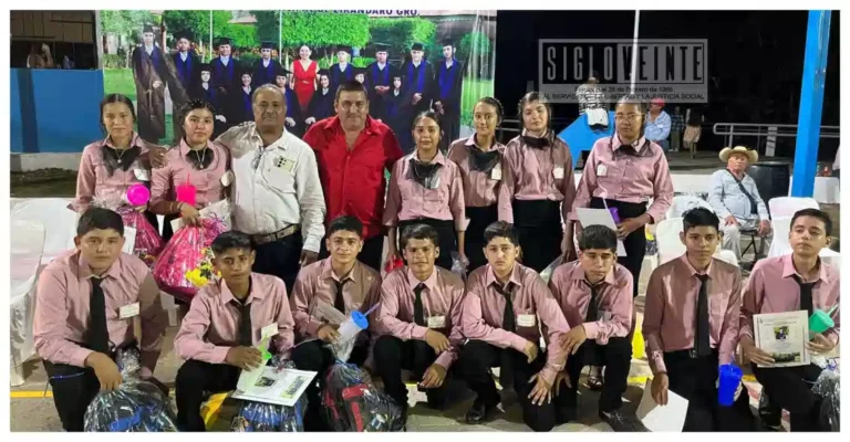 Jaime Torres llama a egresados de la Telesecundaria de San Rafael a seguir preparándose para construir un mejor futuro