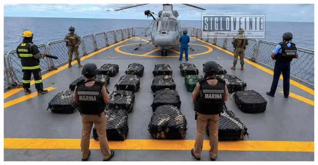 Marina intercepta embarcación con más de 800 kilos de cocaína en costas de Guerrero; hay cinco detenidos