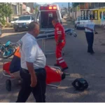 Motocicleta y camioneta chocan en la Avenida Madero Norte de Huetamo; hay un lesionado