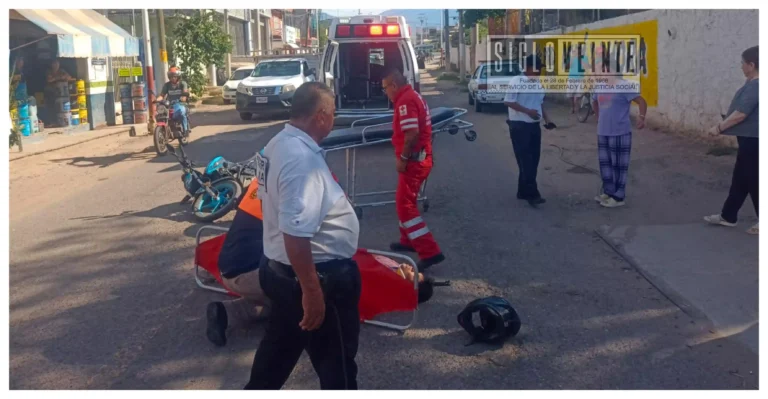 Motocicleta y camioneta chocan en la Avenida Madero Norte de Huetamo; hay un lesionado