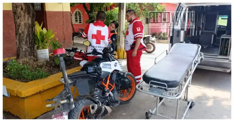 Motociclista resulta lesionado tras choque con presunto taxi en el centro de Huetamo