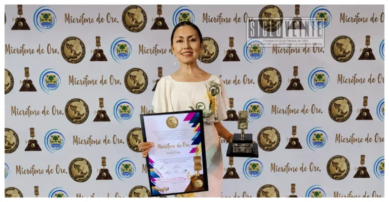 Rocío Vega recibe el Micrófono de Oro 2026 y pone en alto a Michoacán