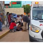 Trabajador eléctrico sufre descarga y cae de escalera en el centro de Huetamo