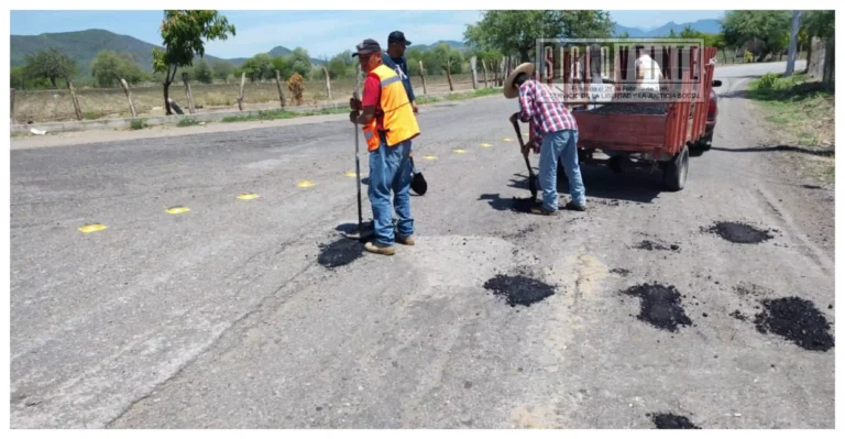 Zirándaro refuerza mantenimiento carretero con jornada de bacheo