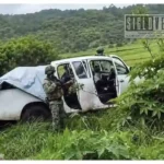 Aseguran arsenal, droga y camioneta robada tras persecución en Erongarícuaro