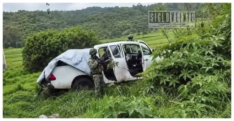 Aseguran arsenal, droga y camioneta robada tras persecución en Erongarícuaro