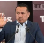 Carlos Torres Piña buscará ampliar su licencia como fiscal para mantenerse en la contienda interna de Morena
