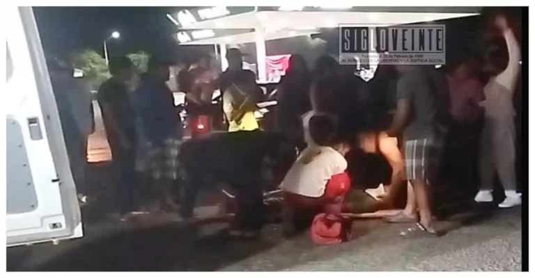 Choque entre automóvil y motocicleta deja un lesionado en Ciudad Altamirano