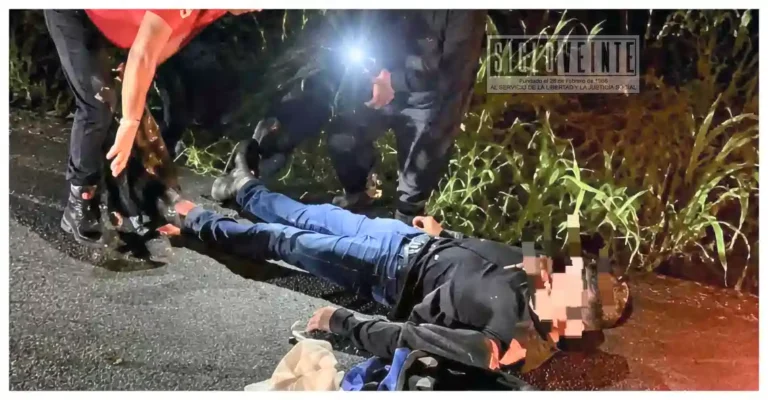 Choque entre motocicletas en la Tacámbaro-Puruarán deja a dos jóvenes hospitalizados