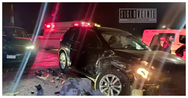 Choque frontal entre dos camionetas deja un lesionado leve en Huetamo