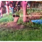 Dos jóvenes chocan con árbol en Uruapan; hay un motociclista muerto y otro hospitalizado