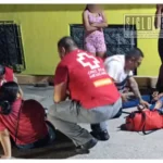 Dos jóvenes sufren lesiones tras choque de dos motocicletas en Huetamo; ninguna llevaba casco
