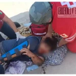 Dos adolescentes resultan heridos tras choque entre motocicleta y camioneta en Huetamo; conductor habría intentado huir
