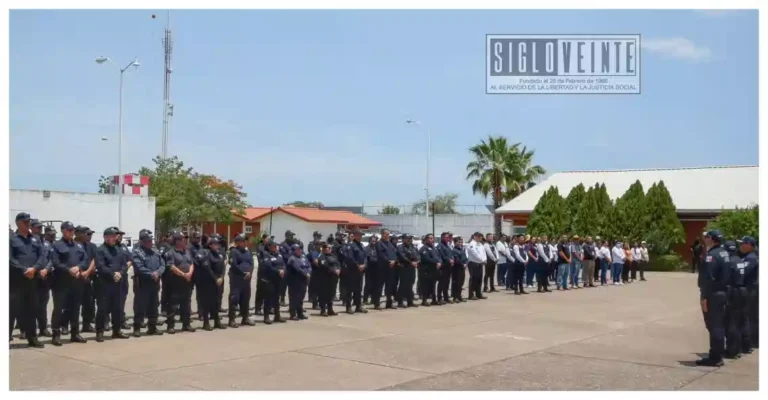 Entregan nuevos uniformes a elementos de la Guardia Civil de la Comisaría Regional de Huetamo