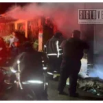 Hallan a un hombre sin vida tras incendio que consumió dos viviendas en Zitácuaro