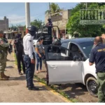 Instalan filtros de revisión y retiran polarizados de autos en calles de Huetamo