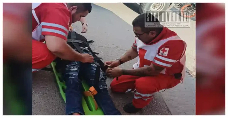 Motociclista queda inconsciente tras fuerte choque con una camioneta en el centro de Huetamo