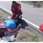 Motociclistas resultan heridos tras choque contra un automóvil en la carretera Huetamo-San Lucas