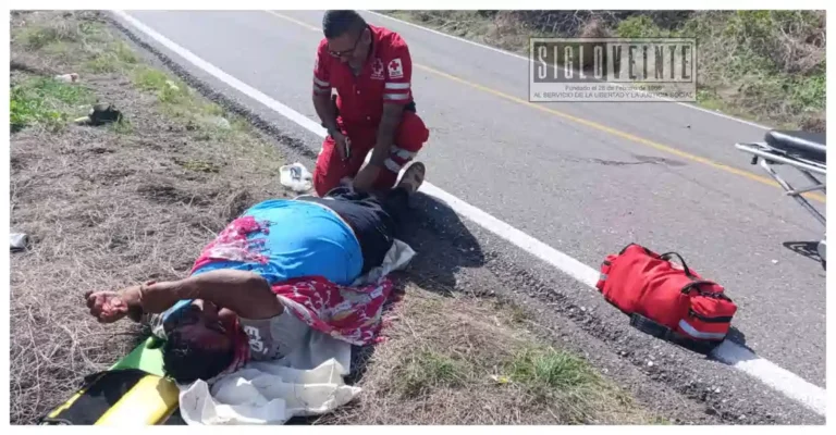 Motociclistas resultan heridos tras choque contra un automóvil en la carretera Huetamo-San Lucas