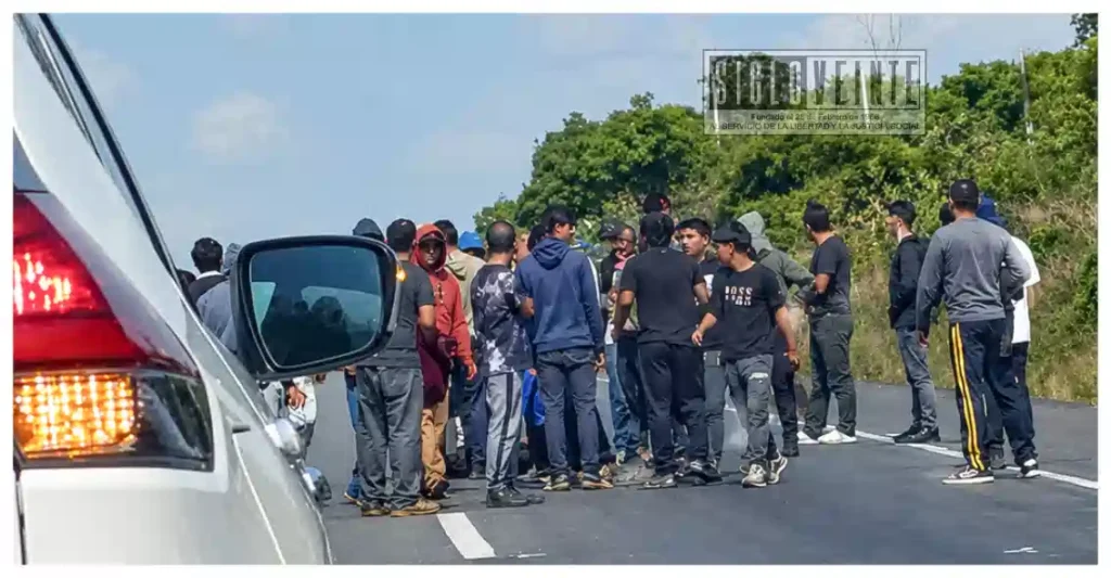 Normalista de Tiripetío resulta lesionado al ser atropellado por un vehículo durante boteo en la carretera Morelia-Pátzcuaro