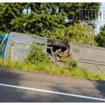 Volcadura de autobús en la Uruapan–Paracho deja al menos 10 lesionados; una menor quedó atrapada