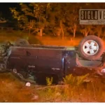 Accidente en la carretera Huetamo–Tziritzícuaro termina con camioneta volcada; conductor desaparece del lugar