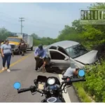 Choque contra talud deja dos personas lesionadas en la carretera Huetamo-San Lucas