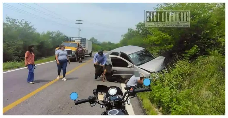 Choque contra talud deja dos personas lesionadas en la carretera Huetamo-San Lucas