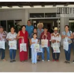 Entregan aparatos auditivos a 14 habitantes de Zirándaro mediante gestión municipal