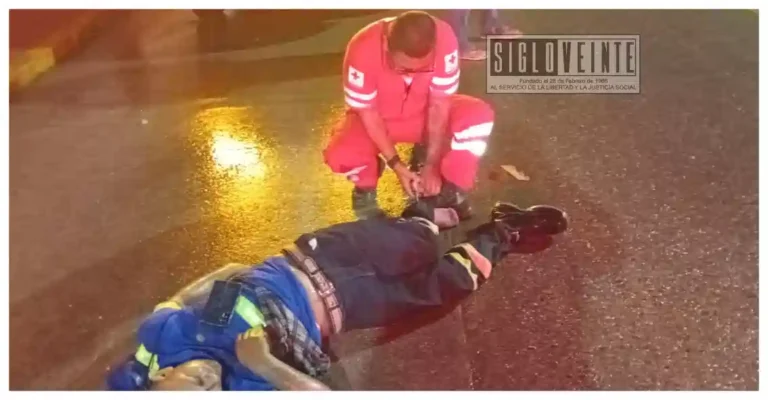 Motociclista resulta lesionado tras choque con camioneta en Huetamo