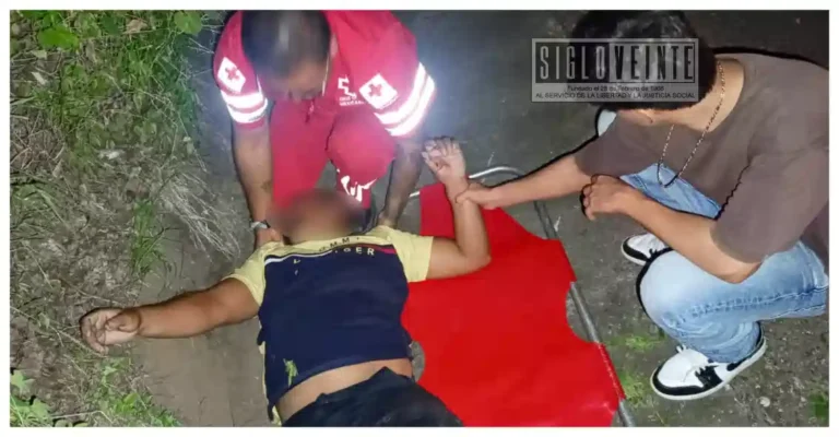 Motociclista resulta lesionado tras derrapar en la carretera Huetamo-San Lucas