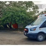 Servicios de urgencia atienden reportes por daños en líneas eléctricas tras fuertes vientos en Huetamo