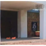 Sujeto incendia acceso de parroquia de Fátima en Apatzingán; responsable huyó del lugar