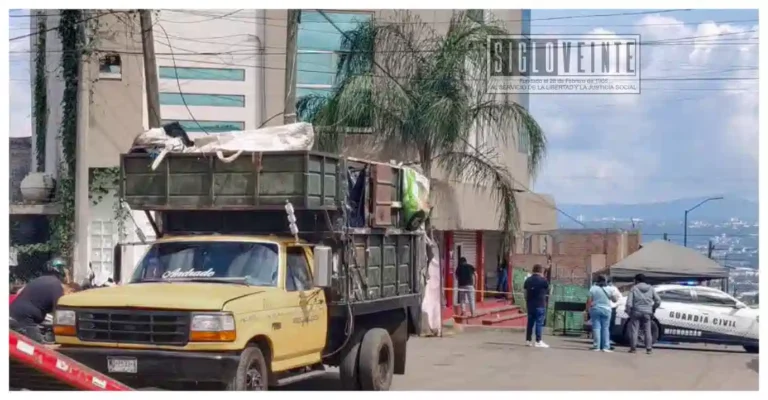 Adolescente muere tras caer de camioneta recolectora de basura en Morelia