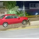 Auto se estrella contra puente en Uruapan; tres mujeres resultan lesionadas