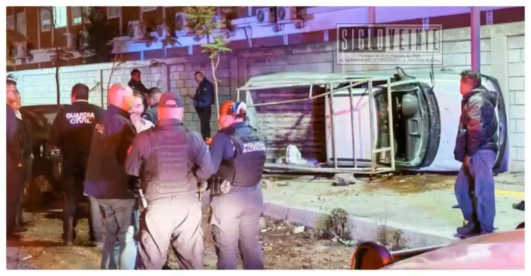 Camioneta vuelca frente a complejo de la FGE en Morelia; copiloto resulta herido