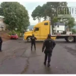 Mantienen bloqueada la Villa Madero-Acuitzio; exigen reforzar búsqueda de joven de 18 años