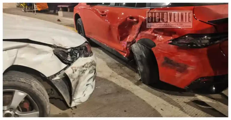 Familia sufre accidente durante la madrugada en avenida Madero Norte de Huetamo