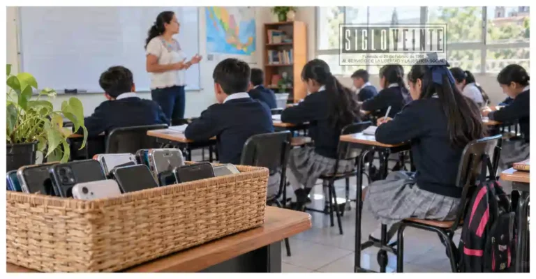 Gobierno de Michoacán se suma a regulación nacional sobre uso de celulares en escuelas; Ramírez Bedolla respalda la medida