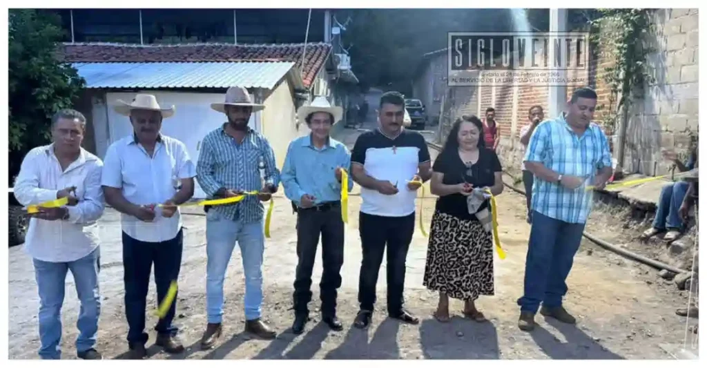 Gobierno de Zirándaro inaugura drenaje en Carachurio; Jaime Torres promete priorizar obras de servicios básicos