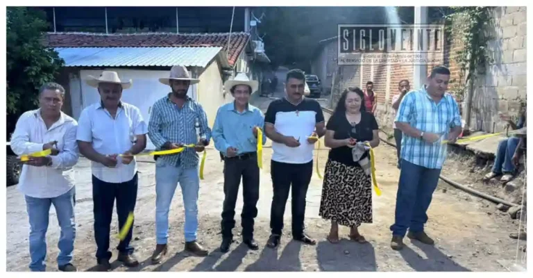 Gobierno de Zirándaro inaugura drenaje en Carachurio; Jaime Torres promete priorizar obras de servicios básicos