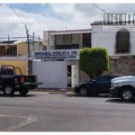 Ladrón entra a notaría de Morelia y termina muerto entre cristales durante robo