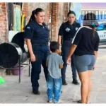 Menor extraviado es localizado en la Avenida Madero y entregado a salvo a su madre en Huetamo