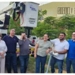 Pablo Varona da arranque a la colocación de nueva red de alumbrado público en la salida a Comburindio; invertirán un millón de pesos