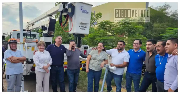 Pablo Varona da arranque a la colocación de nueva red de alumbrado público en la salida a Comburindio; invertirán un millón de pesos